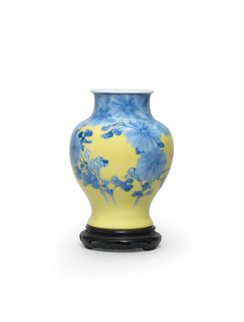 A small baluster porcelain vase By Makuzu Kozan, Meiji era (1868-1912), early 20