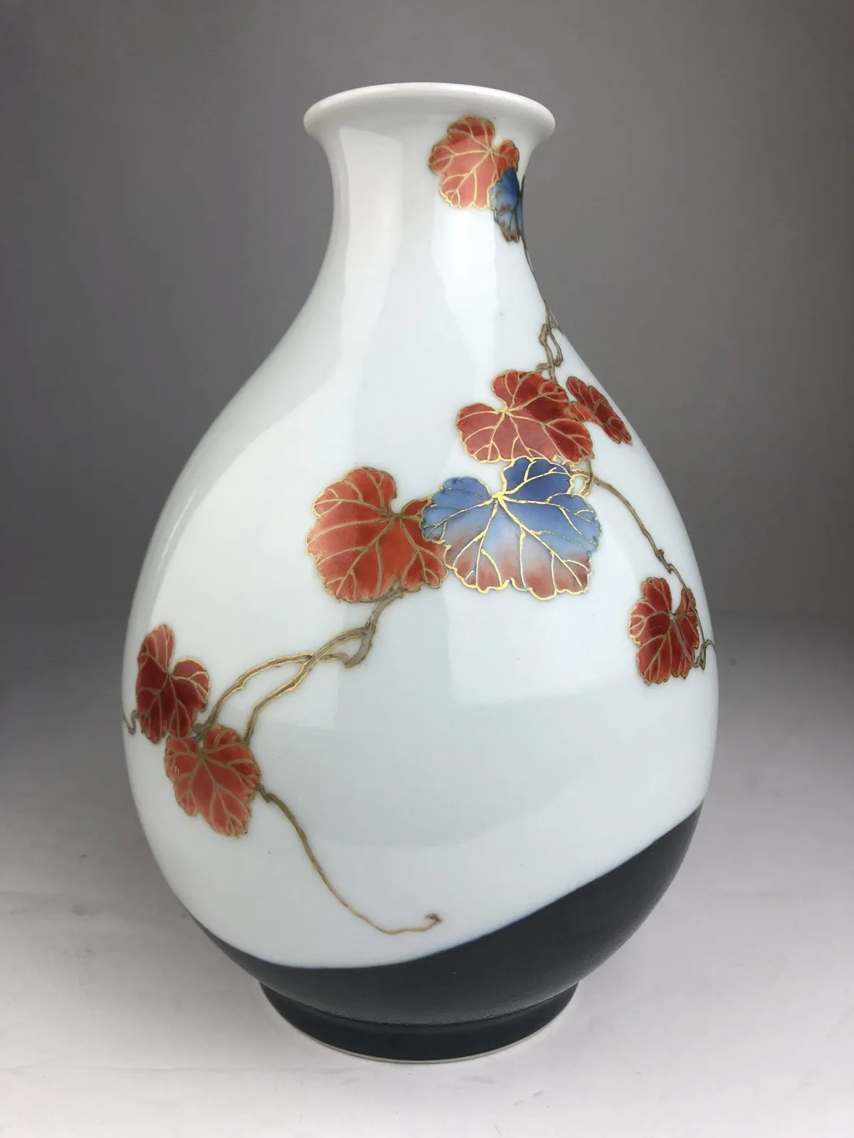 Japanese Makuzu Kozan porcelain studio vase decorated