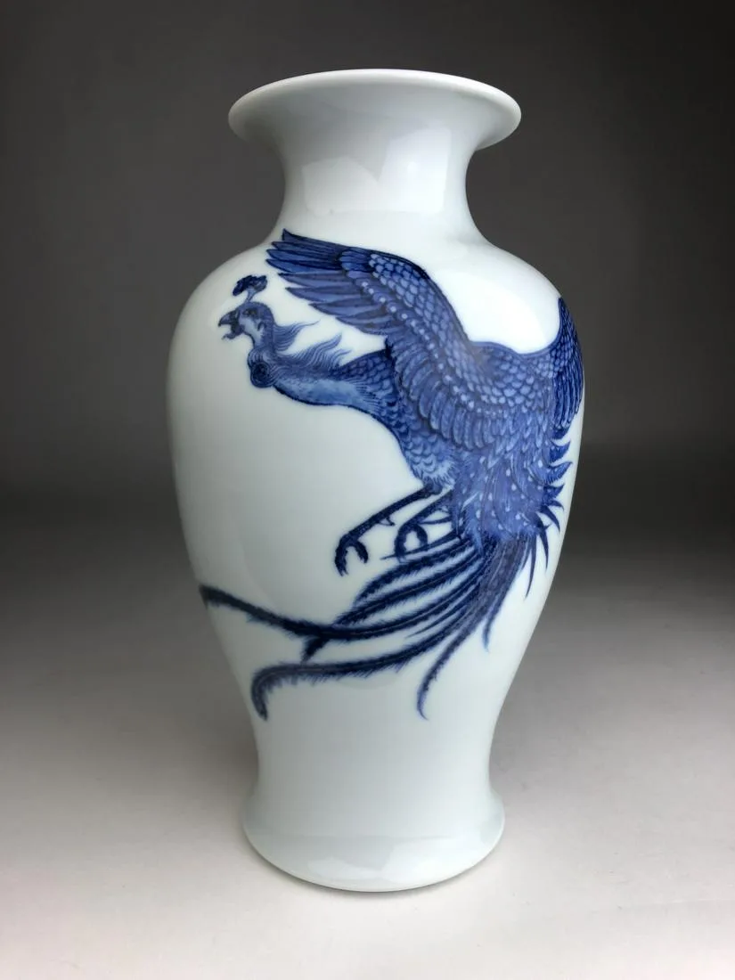 A Makuzu Kozan Japanese depictiong a flying Phoenix in